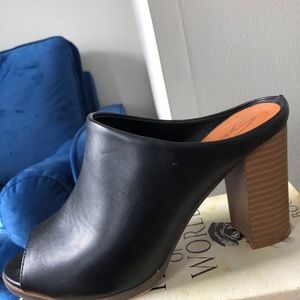 Seven open toes heels